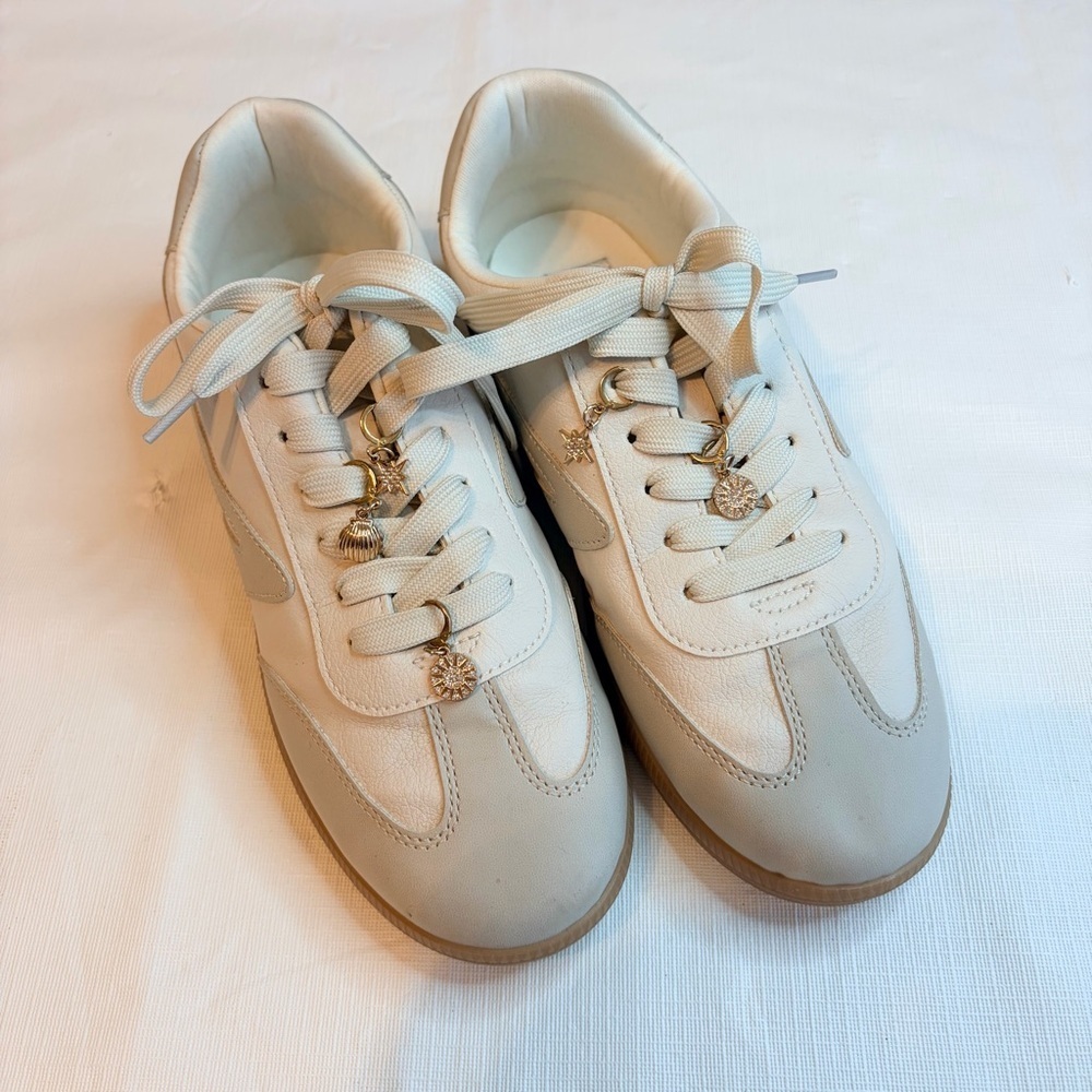 Dolce Vita Sneakers khaki/gray & cream with charms - Quantum Charms